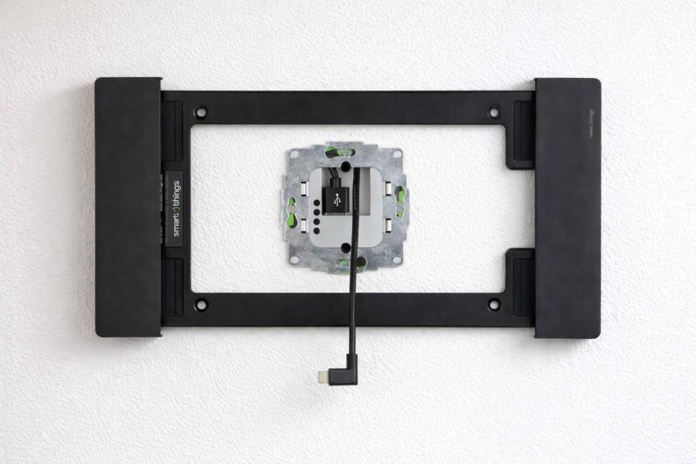 Unsichtbare Stromversorgung für Tablet-Wandhalterung