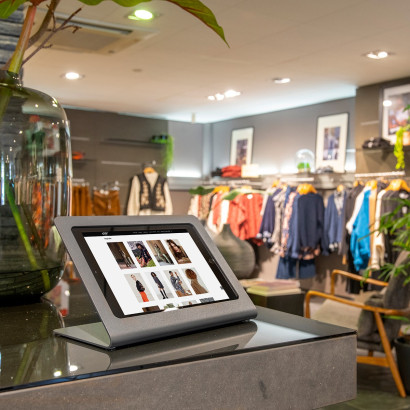 Tablet im Kioskmodus mit abgedeckten Tasten