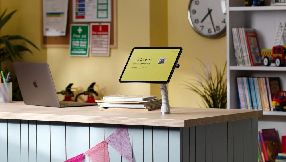 Tablethalterung für digitale Besucherregistrierung