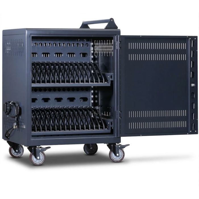 Seitenansicht des Power Technologies AC-30 Ladewagens mit geöffneter Tür und sichtbaren Ladefächern für 30 Geräte.