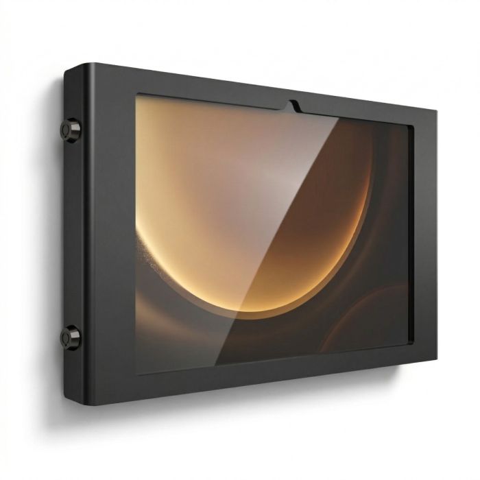 Seitenansicht des schwarzen Compulocks Apex Wandhalters für Samsung Galaxy Tab S9+, montiert an der Wand mit schlankem Design.