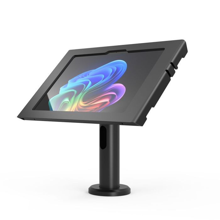 Seitenansicht des Compulocks Rise Tischhalters mit einem Microsoft Surface Pro 11, in abgewinkelter Position für optimale Sicht.