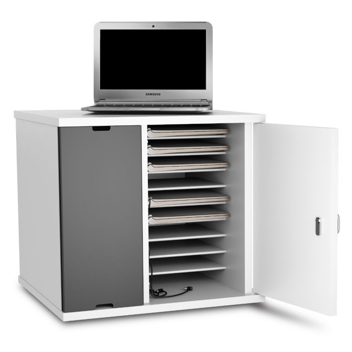 Offener Zioxi Chromebook-Ladeschrank mit sichtbaren Fächern für 10 Chromebooks und einem Laptop auf der Oberseite.
