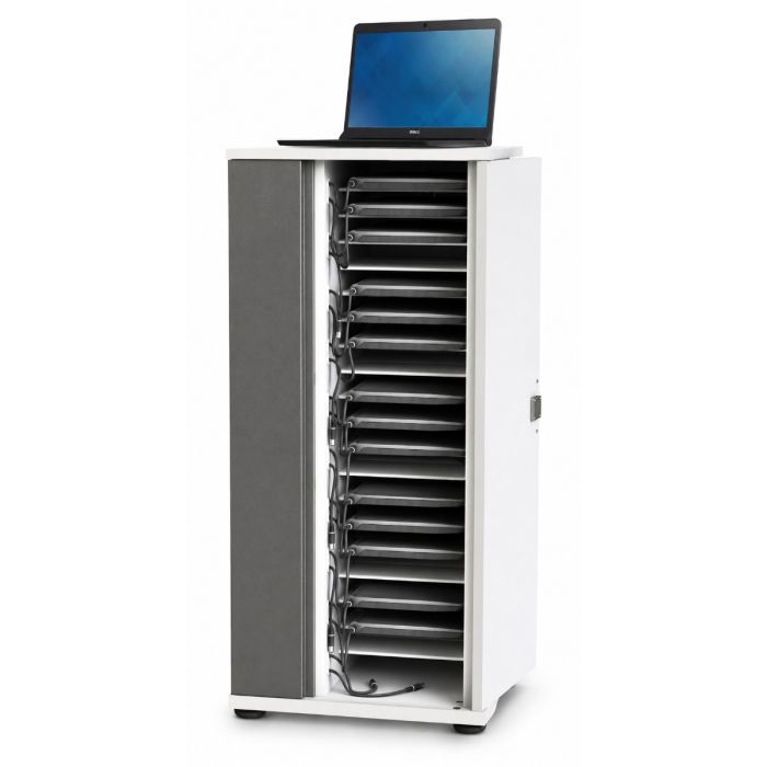 Seitenansicht des Zioxi Chromebook-Ladeschranks mit offenen Fächern für 20 Chromebooks und einem Laptop darauf.