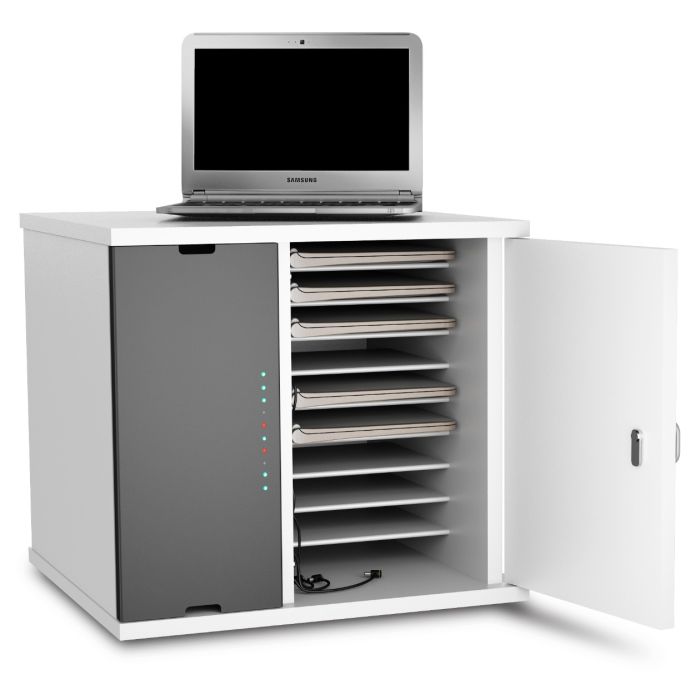 Offener Zioxi Chromebook USB-C-Ladeschrank mit sichtbaren Fächern für 10 Chromebooks und einem digitalen Codeschloss.