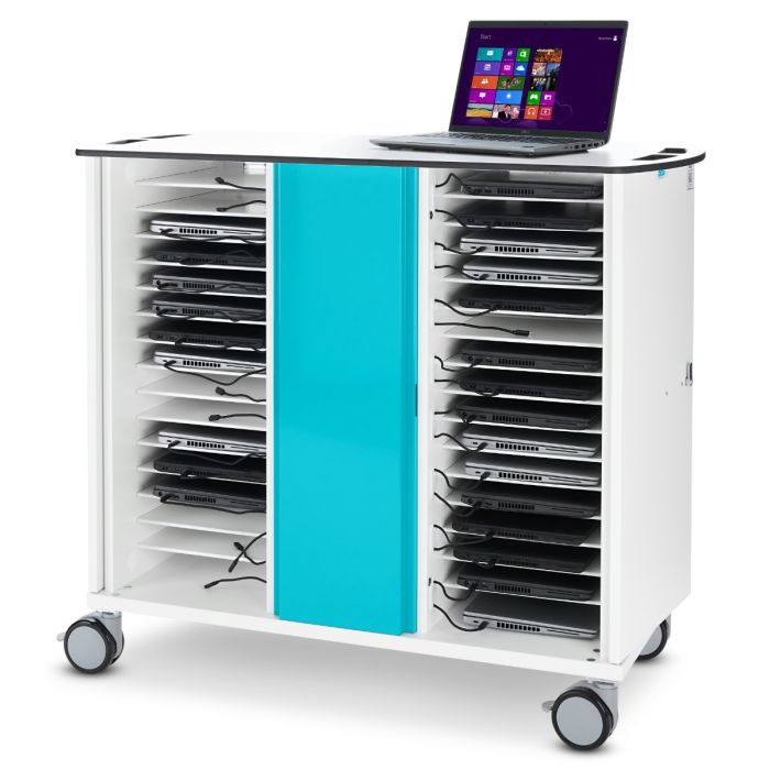 Seitenansicht des Zioxi onView2 Laptop-Ladewagens mit offenen Fächern für 32 Laptops und einem Laptop auf der Oberseite.