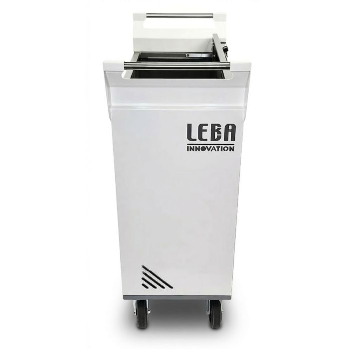 Vorderansicht des LEBA NoteCart TopFit 20 Slim USB-C-Ladewagens mit offener Oberseite und Griff.