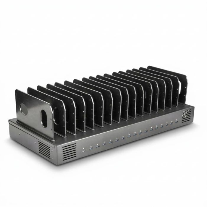Seitenansicht der Torvik OLS-16 Ladestation mit offenen USB-C-Anschlüssen und Belüftungslöchern.