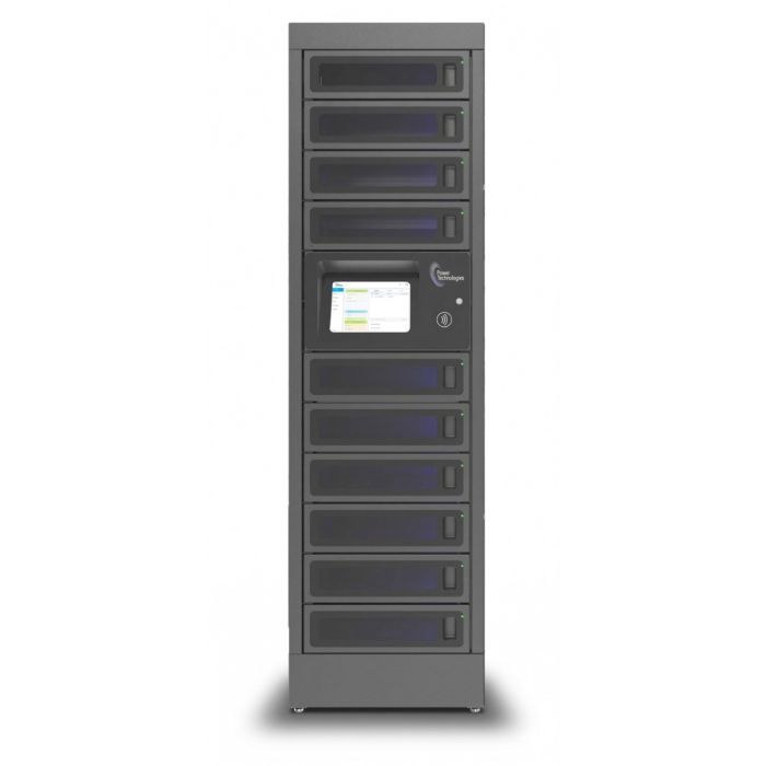 Vorderansicht des modularen Ladeschranks PT-PRO-10 von Power Technologies mit 10 Fächern und Kontrollbildschirm.