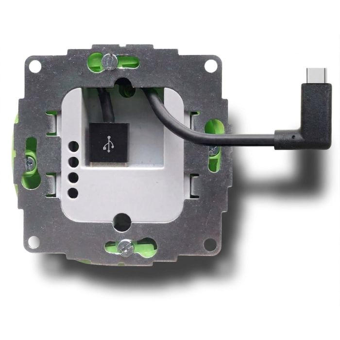 Detailansicht des Smart Things sCharge USB-A Einbau-Netzteils mit sichtbarem USB-C-Kabel und Anschlüssen.