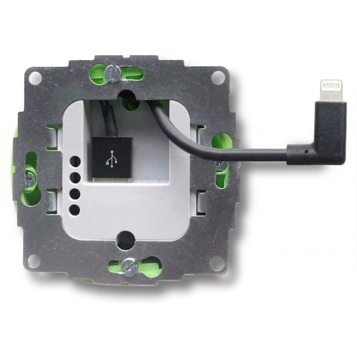Detailansicht des Smart Things sCharge USB-A Einbau-Netzteils mit Lightning-Kabel, mit sichtbaren Anschlüssen und Befestigungspunkten.