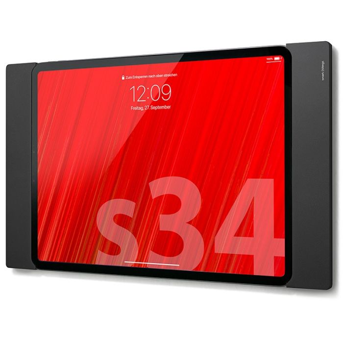 Seitenansicht des Smart Things sDock Fix Wandhalters für iPad Air 13 Zoll, montiert an der Wand mit sichtbarem iPad.