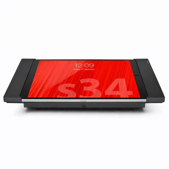 Schwarzer Smart Things sDock Fix Tischständer für iPad Air 13 Zoll, Vorderansicht mit genutztem iPad.