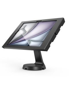 Seitenansicht des Compulocks Mast Apex Tischständers für iPad Air, mit einem abgewinkelten Tablet in Schwarz.