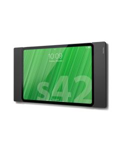 Schwarzer Smart Things sDock Fix Wandhalter mit montiertem iPad A16 11 Zoll, sichtbar in gerader Sicht.