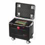 Offenes PARAT TC10 EDUCOVER Ladecase mit farbenfrohen Tablet-Fächern und Kabelmanagement.