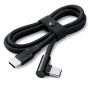 Detailaufnahme des Torvik USB-C-zu-rechtwinkligen USB-C-Lade- und Datenkabels mit schwarzer geflochtener Außenseite und rechtwinkligem Stecker.