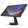 Seitenansicht des Compulocks Mast Apex Tischständers für Samsung Galaxy Tab S10 Ultra in Schwarz, mit Neigungswinkel für optimale Sicht.
