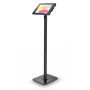 Seitenansicht des Compulocks Swift Swell Bodenständers für iPad 11 Zoll, schwarz, mit angewinkeltem Tablet.