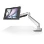 Seitenansicht des Compulocks Reach Apex Tischhalters mit montiertem iPad Air 11 Zoll in einer modernen Büroumgebung.