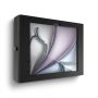 Seitenansicht des Compulocks Apex Wandhalters für iPad Air 11 Zoll, schwarz, mit elegantem Design und stabiler Montagehalterung.