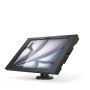 Eckansicht des Compulocks Rise Tischhalters mit iPad Air im Stehen, schwarzes Design.
