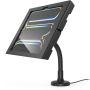 Seitenansicht der Compulocks Flex Apex Tischhalterung mit einem iPad Pro 13 Zoll in verstellbarer Position.