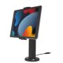 Seitenansicht der Compulocks Rise Tischhalterung mit angebrachtem Tablet, sichtbar mit Ladekabel.