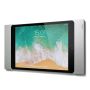 Seitenansicht des Smart Things sDock Fix Wandhalters mit montiertem iPad 9, sichtbar im Gebrauch.