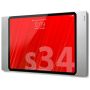 Seitenansicht des Smart Things sDock Fix Wandhalters für iPad Air 13 Zoll, montiert an der Wand mit leuchtend rotem Hintergrund.