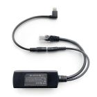 Detailansicht des Smart Things sCharge PoE 4856 Splitters mit Lightning-Kabel, mit sichtbaren Anschlüssen und Kabelmanagement.