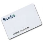 Nahaufnahme der Scolio RFID-Benutzerkarte mit deutlich sichtbarem Logo und MIFARE Classic 1K-Text.