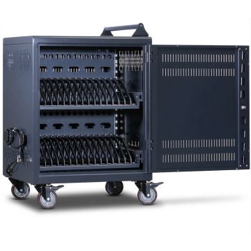 Seitenansicht des Power Technologies AC-30 Ladewagens mit geöffneter Tür und sichtbaren Ladefächern für 30 Geräte.