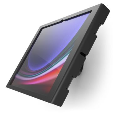 Seitenansicht der schwarzen Compulocks Bow Apex Wandhalterung für Samsung Galaxy Tab S10 Ultra, montiert an einer Wand.