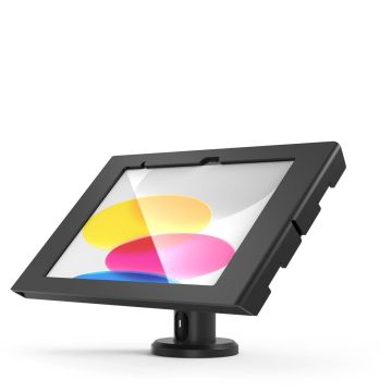 Schrägansicht des Compulocks Rise Tischhalters für iPad, mit klarer Bildschirmanzeige und schwarzem Design.