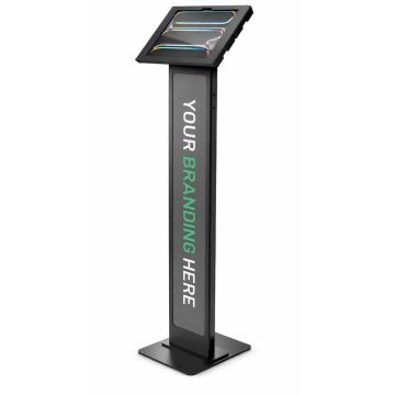 Seitenansicht des Compulocks BrandMe Apex Bodenständers für iPad Pro 13 Zoll, schwarz, mit Platz für Branding.