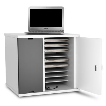Offener Zioxi Chromebook-Ladeschrank mit sichtbaren Fächern für 10 Chromebooks und einem Laptop auf der Oberseite.