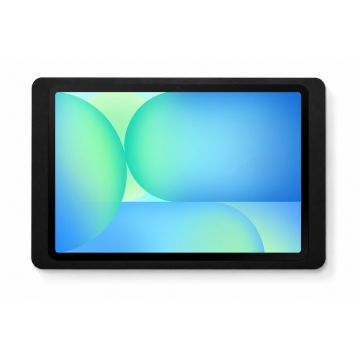 Nahaufnahme der Wandhalterung Displine Companion Wall 2.0 mit Samsung Galaxy Tab S10 FE, schwarz, mit klarem Hintergrund.