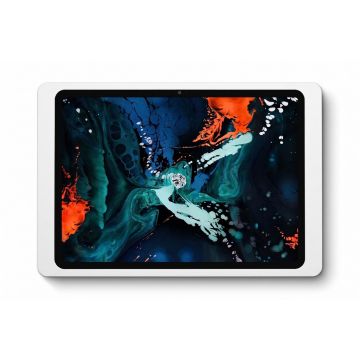 Detailansicht des Displine Companion Wall 2.0 Wandhalters mit montiertem iPad Air 11 Zoll, sichtbar in einer modernen Umgebung.