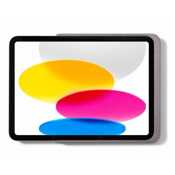 Detailansicht des Displine Dame Wall Home 2.0 Wandhalters mit einem iPad 11 Zoll, mit bunten Hintergründen.