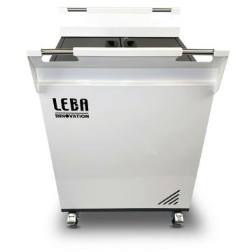 Vorderansicht des LEBA NoteCart TopFit 30 Slim USB-C-Ladewagens mit sichtbaren Griffen und Rädern für Mobilität.