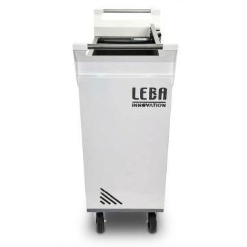 Vorderansicht des LEBA NoteCart TopFit 16 Slim AC-Ladewagens mit offenen Ladefächern für 16 Geräte.