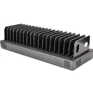 Seitenansicht der Torvik OLS-20 Ladestation mit 20 USB-C-Anschlüssen und offenen Fächern für Geräte.