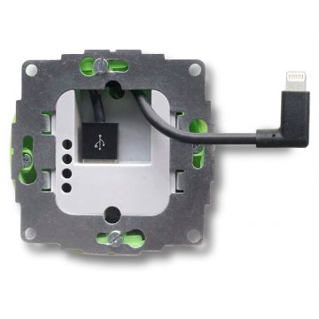 Detailansicht des Smart Things sCharge USB-A Einbau-Netzteils mit Lightning-Kabel, mit sichtbaren Anschlüssen und Befestigungspunkten.
