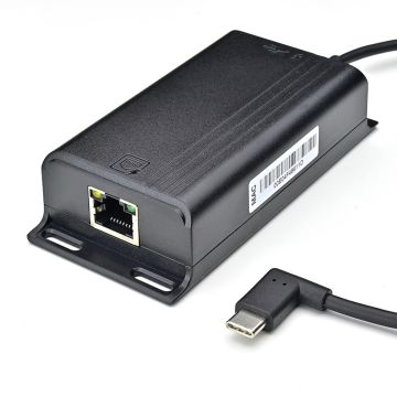 Detailaufnahme des Smart Things sCharge PoE-Splitters mit USB-C-Kabel, der Ethernet-Port und die Anschlüsse sind sichtbar.